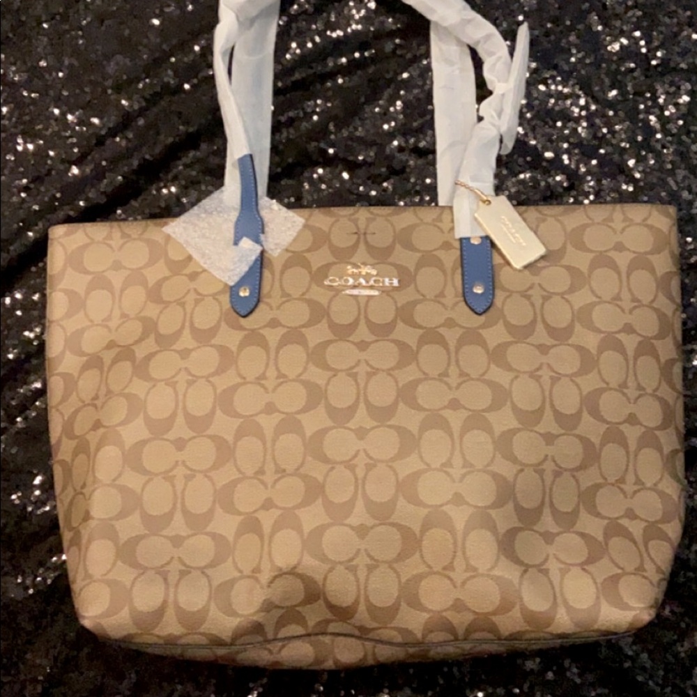 🌺🌸new coach purse navy blue straps